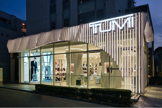 トゥミ　アジア太平洋地域初の旗艦店を東京・表参道にオープン