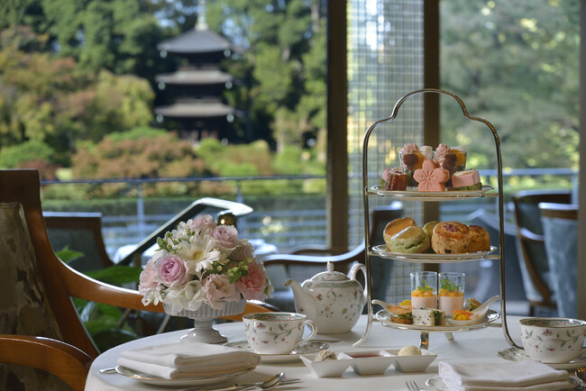 【ホテル椿山荘東京】約20種100本の桜が開花する庭園を一望！お花見気分で楽しめる「桜アフタヌーンティー」を3月1日よりスタート