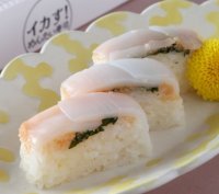 業界初！ありそうで無かった新たな博多名物、「いか×明太子」の押し寿司を直営店2店舗で先行販売