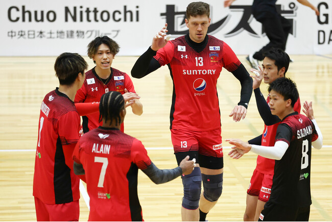 【バレー/Vリーグ】V1男子・サントリーがWD名古屋をストレートで下しリベンジ！V1女子は年内最終試合を終えJTが首位