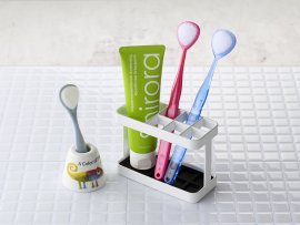 口臭予防・感染症予防に役立つ舌ブラシ 口臭予防・感染症予防に役立つ舌ブラシ