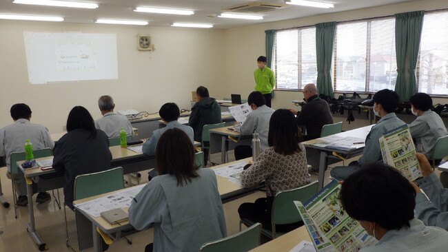 労働負担の軽減、農作業の省力化を目指し、備南広域農業普及指導センターでアシストスーツの研修会を実施