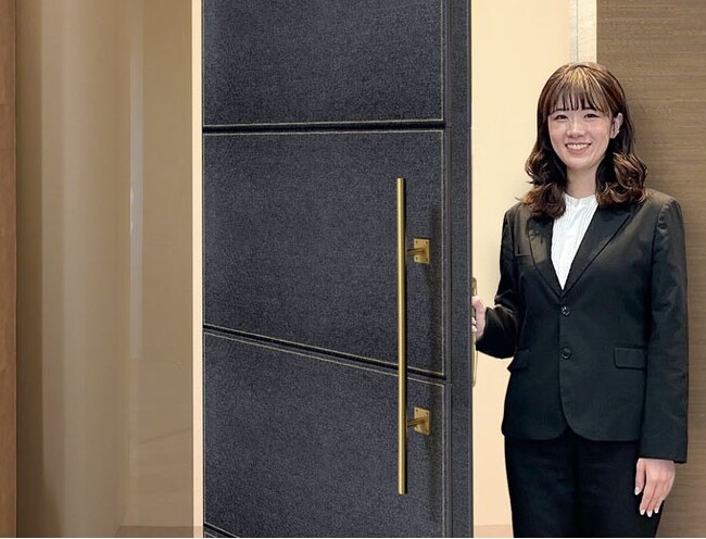 日本初・岡山産のデニム生地を全面にあしらった室内ドアを試作しました
