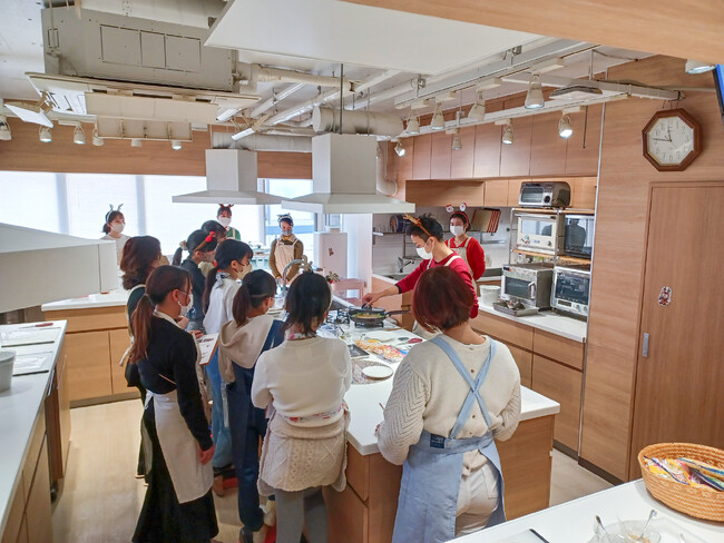 ビーフンの魅力と料理の楽しさを伝える親子食育イベント　「私にもできた！焼ビーフンクッキング＆クリスマスパーティ」を開催