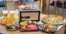 ▲ピザやサラダも楽しめる焼肉のフードコート ▲ピザやサラダも楽しめる焼肉のフードコート
