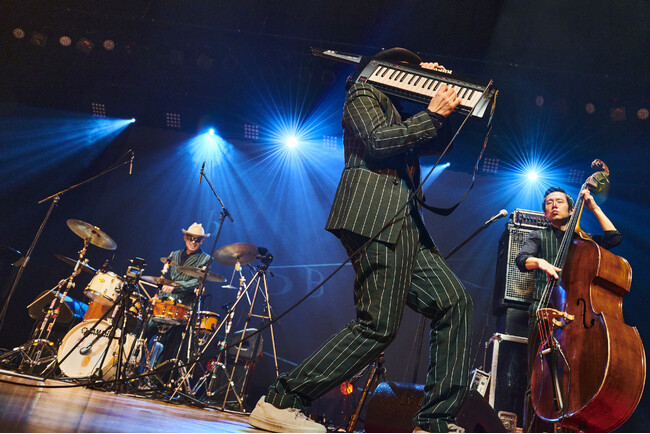 H ZETTRIO(エイチ・ゼットリオ)がクリスマスライブで2023年を締めくくる。来年は約4年ぶりのオールスタンディングLIVEが決定！本来の“笑って踊れるピアノトリオ”が戻ってくる。