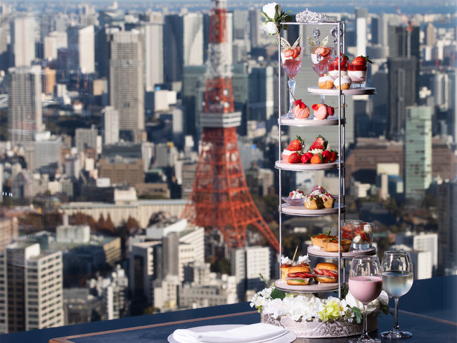 六本木ヒルズ森タワー52階にある“天空の森”「THE SUN & THE MOON (Restaurant)」高さ70cm！絶景で味わう苺づくしのアフタヌーンティー12月28日（木）スタート！
