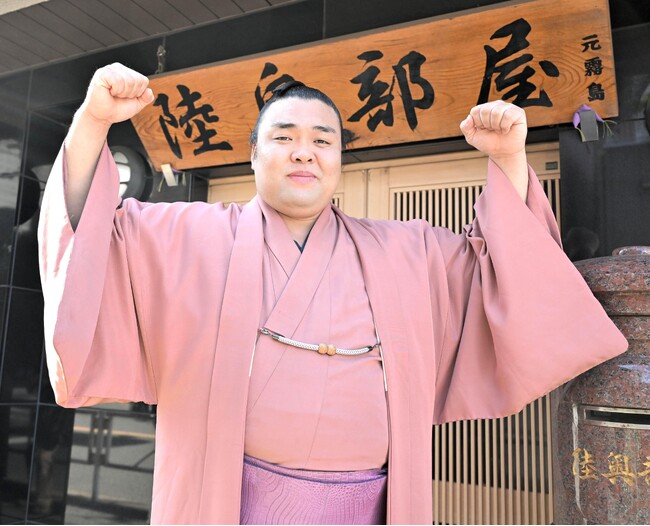 大関・霧島が第66回報知年間最優秀力士賞を受賞