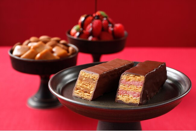 ザクザク食感がたまらない！チョコレートと果実を楽しむミルフィユ。大好評の期間限定ミルフィユ「ベリーナッツミルフィユ」を今年も発売！