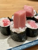 名物メニューはみ出た「とろ鉄火巻」 名物メニューはみ出た「とろ鉄火巻」