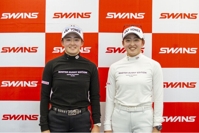 スポーツアイウェアブランド『SWANS』／双子の女子プロゴルファー 岩井明愛・千怜選手とアドバイザリースタッフ契約を更新