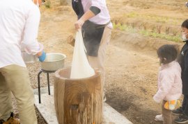 ▲昨年の餅つきイベントの様子 ▲昨年の餅つきイベントの様子