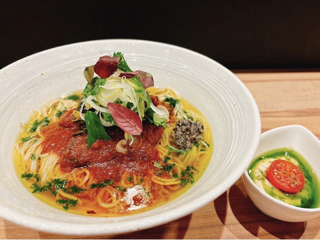 【2022年ミシュラン・ビブグルマン受賞ラーメン店と2023神田カレーグランプリ優勝店のコラボ企画！！】