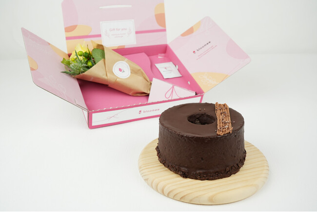 【特別商品発売】手作りシフォンケーキ専門店 This is CHIFFON CAKE. は、冬期限定チョコシフォン「le chocolat」と花束のセットを発売開始。
