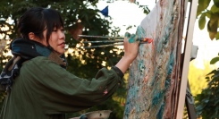 いくらまりえ個展「沼地湖町」まっさらな空間から会期中描き続けます