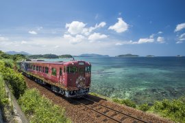 観光列車「○○のはなし」 ※画像は山陰線運転時 観光列車「○○のはなし」 ※画像は山陰線運転時
