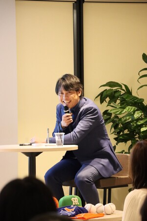 医療複合施設i-Mallで『高山俊クリスマストークショー』(主催:ホロニクスヘルスケア)を開催