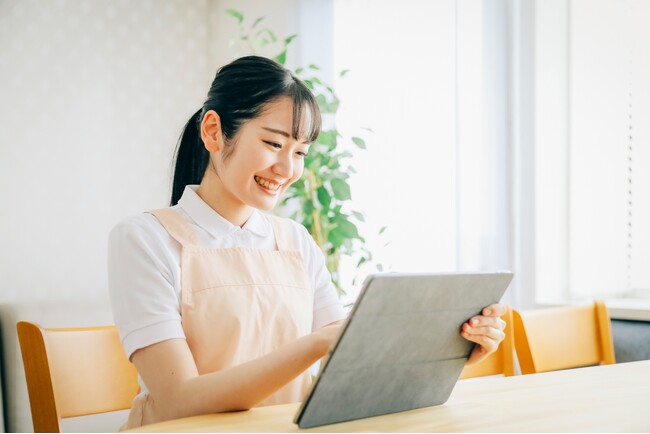 【Confido】介護・保育人材の多様化に向けた音声認識を活用したAI入力機能『Voice DLog（ヴォイス・ディーログ）』のリリース