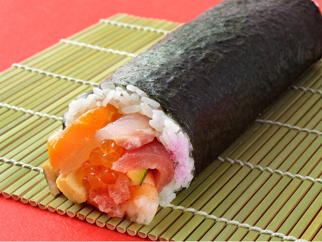 【角上魚類】2024 恵方巻◆一日で12万本以上売れた恵方巻が今年も登場◆1月10日より予約受付を開始