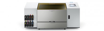美しくをより速く　UVフラットベッドプリンター「VersaOBJECT MO-240」新登場