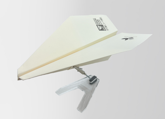 折り紙ヒコーキ協会、新商品【常勝気流ピンバッジ】と【紙ヒコーキ・スタンドSE】を本日発売