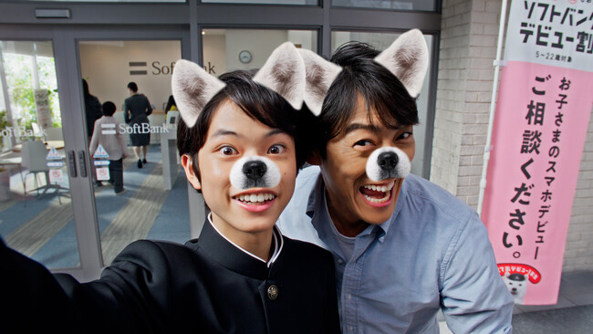 子も親もおトクなソフトバンクデビュー割！ 「スマホデビュー1年生」シリーズ最新作人気俳優反町隆史さん黒川想矢さんが親子役で初共演息子のスマホデビューに大はしゃぎ！可愛すぎる自撮り姿にご注目！