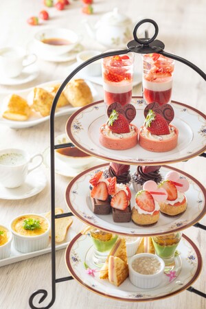 いちごの華やかな香りとチョコレートの甘い香りがハートをくすぐるスイートティータイム「いちごとチョコのアフタヌーンティーセット」