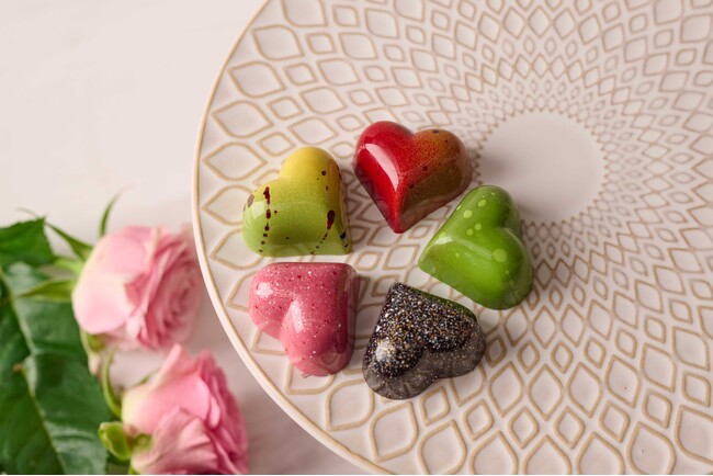 【フォーシーズンズホテル東京大手町】限定バレンタインチョコレート - ショコラとお茶が芳ばしく重なり合う。艶めく5種類のチョコレートの贈り物
