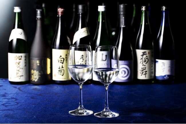 最上階ラウンジで上質なお酒を金沢の眩い夜景とともに。滞在中、充実のフリーフローが堪能できる宿泊プランの販売を開始