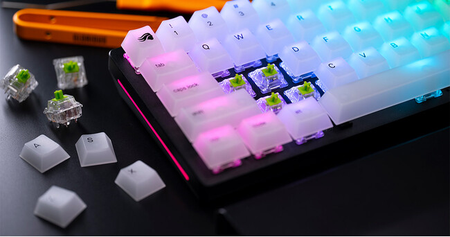 メカニカルキーボードのカスタマイズを楽しめる、Glorious社製「Polychroma RGB Keycaps」、「Clicky Switch Raptor」を発表