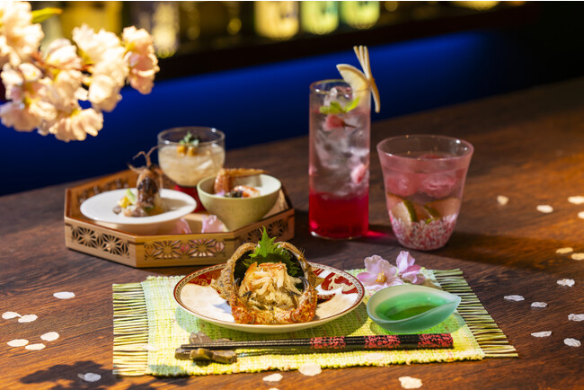 【星野リゾート　青森屋】蟹のおつまみと桜のカクテルで青森の春を堪能するプログラム「酔桜‐yozakura-BAR」実施｜期間：2024年4月3日～5月31日