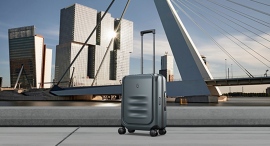 エレガントで洗練された新色。ビクトリノックスのトロリーコレクション「スペクトラ3.0」から新色STORM登場