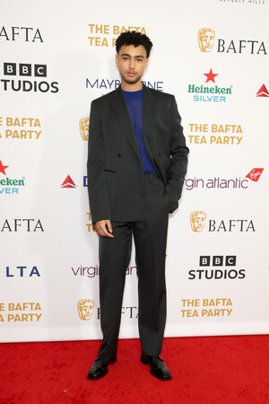 【BURBERRY】アーチー・マデクウィが英国アカデミー賞（BAFTA）のティーパーティーでバーバリーを着用