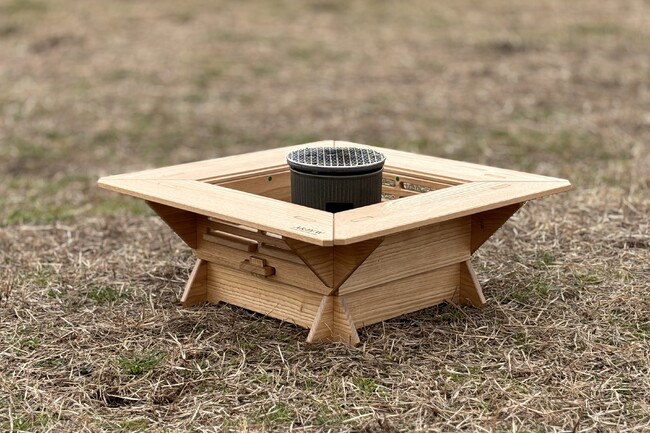 簡単に組立可能な「七輪囲炉裏」を製造するA&D/Wから、新たにミニタイプが登場。1月16日（火）より予約注文を受付開始。