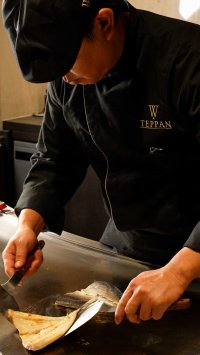 「ウルフギャング・ステーキハウス TEPPAN」ハイパー干物クリエイター・藤間義孝氏とのコラボイベント開催