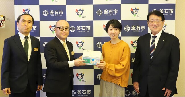 釜石市の地域活性化起業人である池井戸が小野共市長を表敬訪問。老舗水産加工会社津田商店と共同開発した地域の新D2Cブランド「子どもようおさかなさん」の完成報告会を実施