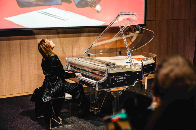 YOSHIKIが歴史的なセレモニーにて演奏したクリスタルピアノチャリティーオークションにて4000万円で落札能登半島地震　被災地へ全額寄付し、現時点で震災における寄付金額は合計5000万円に