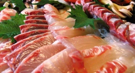 能登氷見漁港・北海道函館漁港直送鮮魚の刺身10種と総菜食べ放題＆日本酒飲み放題！＋５００円で痛風鍋付きます！