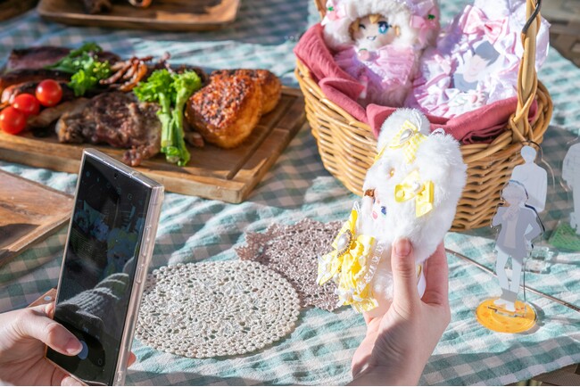 【新横浜プリンスホテル】ぬい撮りグッズで“おしゃピク”＆手ぶらでBBQを存分に楽しむ！推し色に染まった客室で推しと共に過ごせる推し活応援宿泊プラン販売〈春のぬい撮りナイトピクニック〉BBQステイプラン