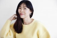 サッとひと塗り、自然なまとめ髪に。
ヘアスタイリスト・毛髪診断士「shuco」が手掛けるナチュラルヘアバーム
「SUMIDAY HAIR BALM」2024年2月20日発売開始