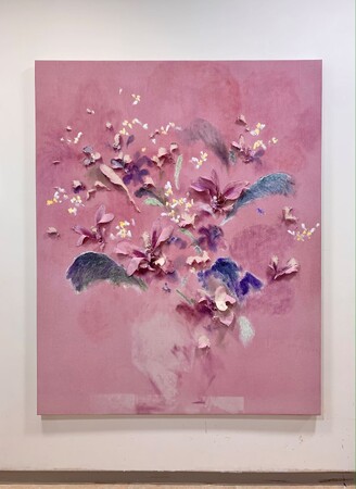 【京都 蔦屋書店】藤本純輝 個展「花のある部屋」を2月7日（水）より開催。本のある空間に飾ることをイメージして、花瓶にいけられた花々を描き出した作品群。