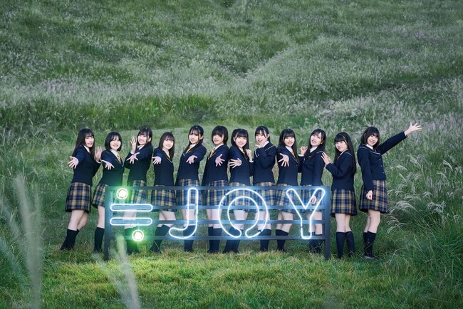 ≒JOY 本日デビュー・ミニアルバム「きっと、絶対、絶対」で待望のメジャーデビュー！デビュー作では異例の累計出荷10万枚を突破し、オリコンデイリーアルバムランキングにて初日堂々の1位を獲得！!