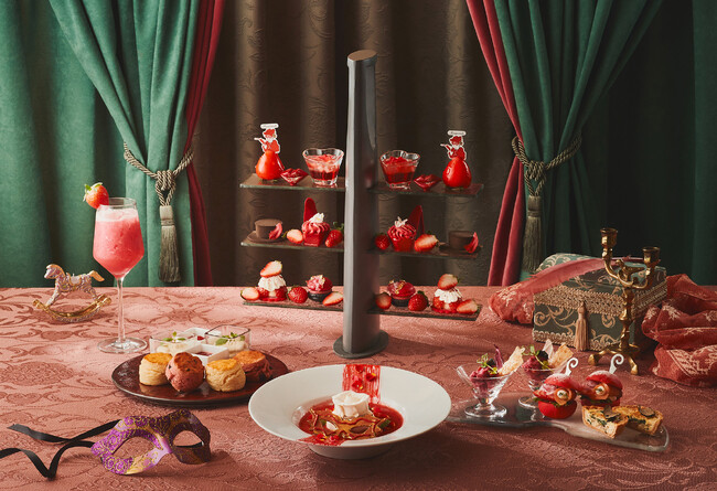 仮面舞踏会(マスカレード)をテーマにしたストロベリーアフタヌーンティーに 春の訪れを感じるウェルカムデセールとドリンクが登場