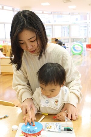 もうすぐ節分「鬼のでんでん太鼓」作りを楽しむ