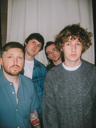 全英No.1ロックバンドにしてUKロックの救世主、The Snuts（ザ・スナッツ）がミレニアル世代の熱き想いを込めた新曲「Millionaires」を発表