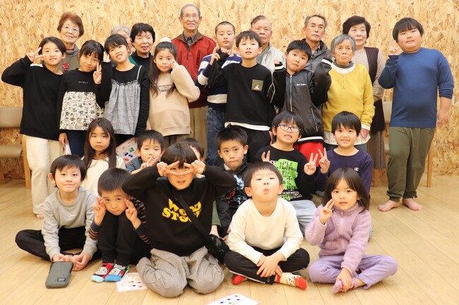 子ども・保護者・高齢者が共に正月遊びを体験！！