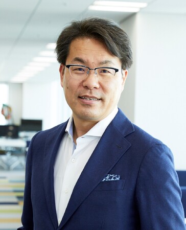 取締役会長に前弥生株式会社 代表取締役社長の岡本浩一郎が就任