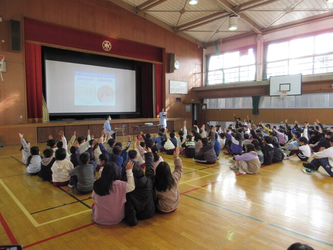 メガネのZoff出張授業～兵庫県姫路市立別所小学校で「目の健康」に関する授業を実施～