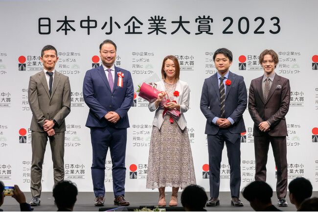 英語コーチング事業や留学事業を展開している株式会社Morrow Worldが「日本中小企業大賞2023」にて『スゴイ社員賞 優秀賞』を受賞！