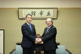 矢野正也（写真左）、仲谷善雄（写真右）